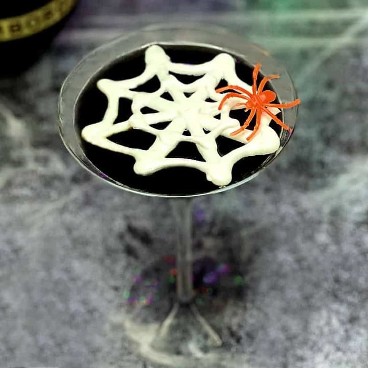 Black Martini | Vodka | Meringue Web | EmilyFabulous