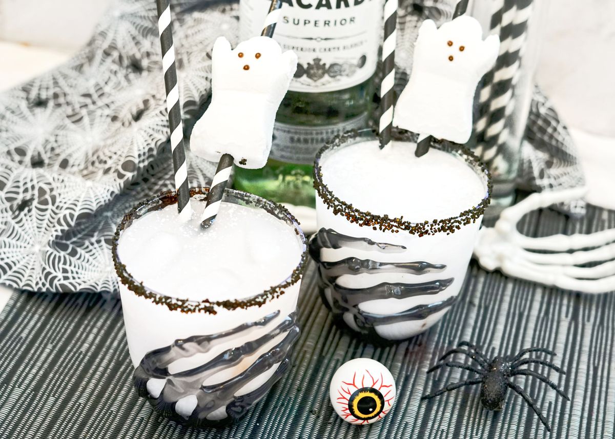 EASY Halloween Rum Cocktails {The Tipsy Ghost}